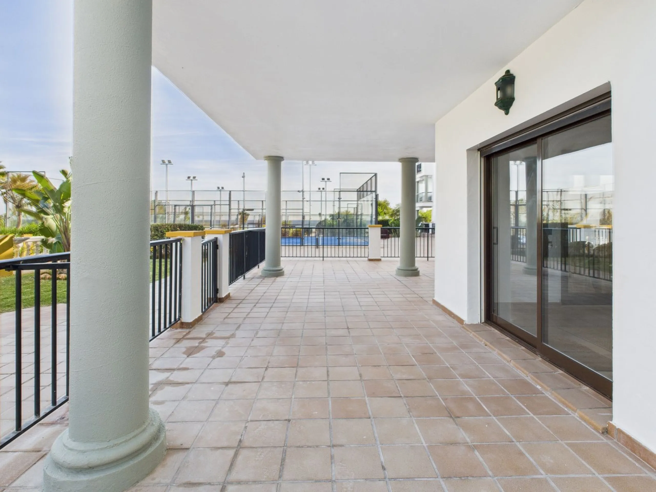 Beachside Elegance Meets Modern Luxury – Fully Renovated 3-Bed Apartment with Airbnb License at Marina Duquesa