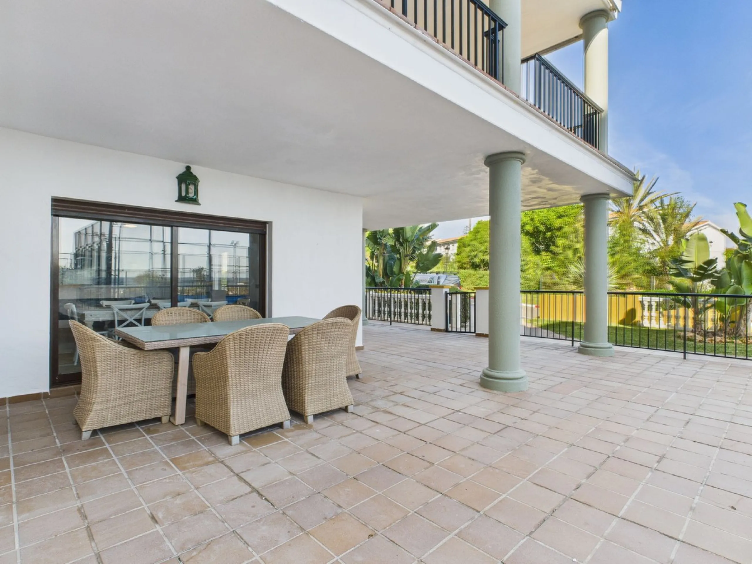 Beachside Elegance Meets Modern Luxury – Fully Renovated 3-Bed Apartment with Airbnb License at Marina Duquesa