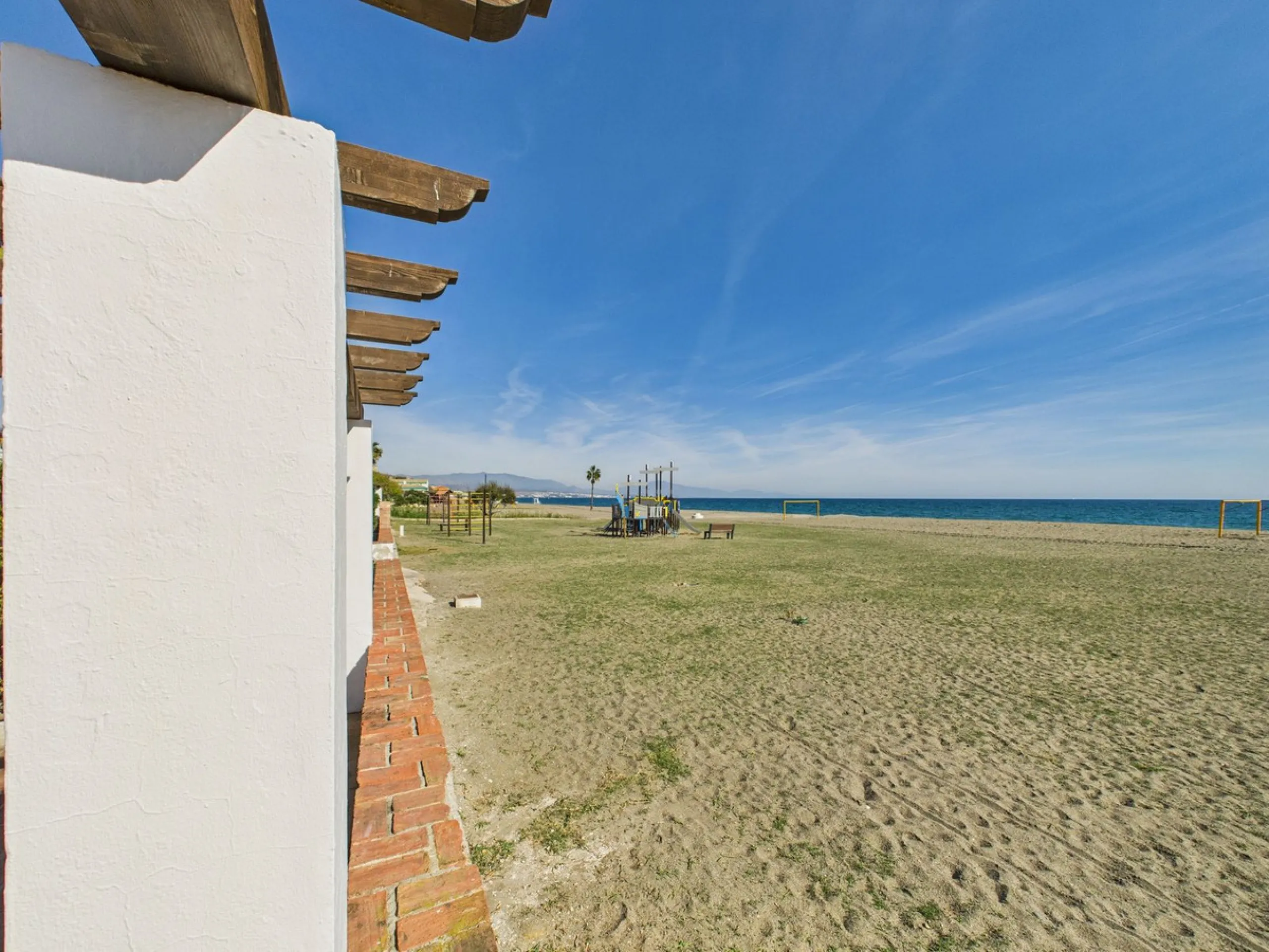 Beachside Elegance Meets Modern Luxury – Fully Renovated 3-Bed Apartment with Airbnb License at Marina Duquesa