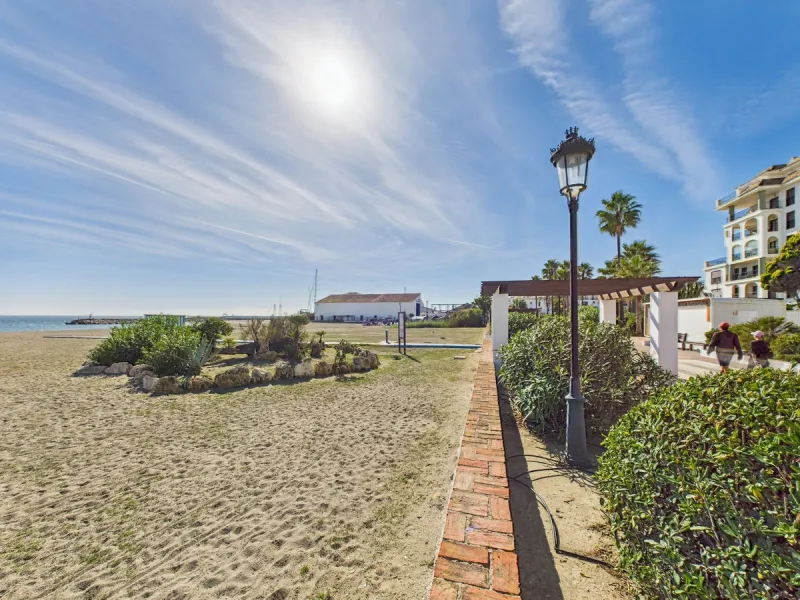 Beachside Elegance Meets Modern Luxury – Fully Renovated 3-Bed Apartment with Airbnb License at Marina Duquesa