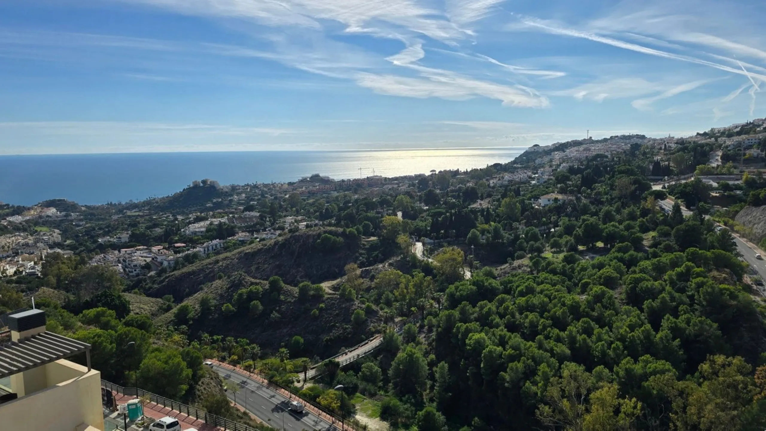 This penthouse in Benalmadena is listed at €545,000 and offers 84 m² of interior living space with two bedrooms, two bathrooms, direct access to a 71 m² total terrace area including a private rooftop solarium, plus two parking spaces and a storage room—al