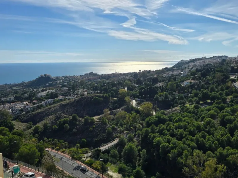This penthouse in Benalmadena is listed at €545,000 and offers 84 m² of interior living space with two bedrooms, two bathrooms, direct access to a 71 m² total terrace area including a private rooftop solarium, plus two parking spaces and a storage room—al