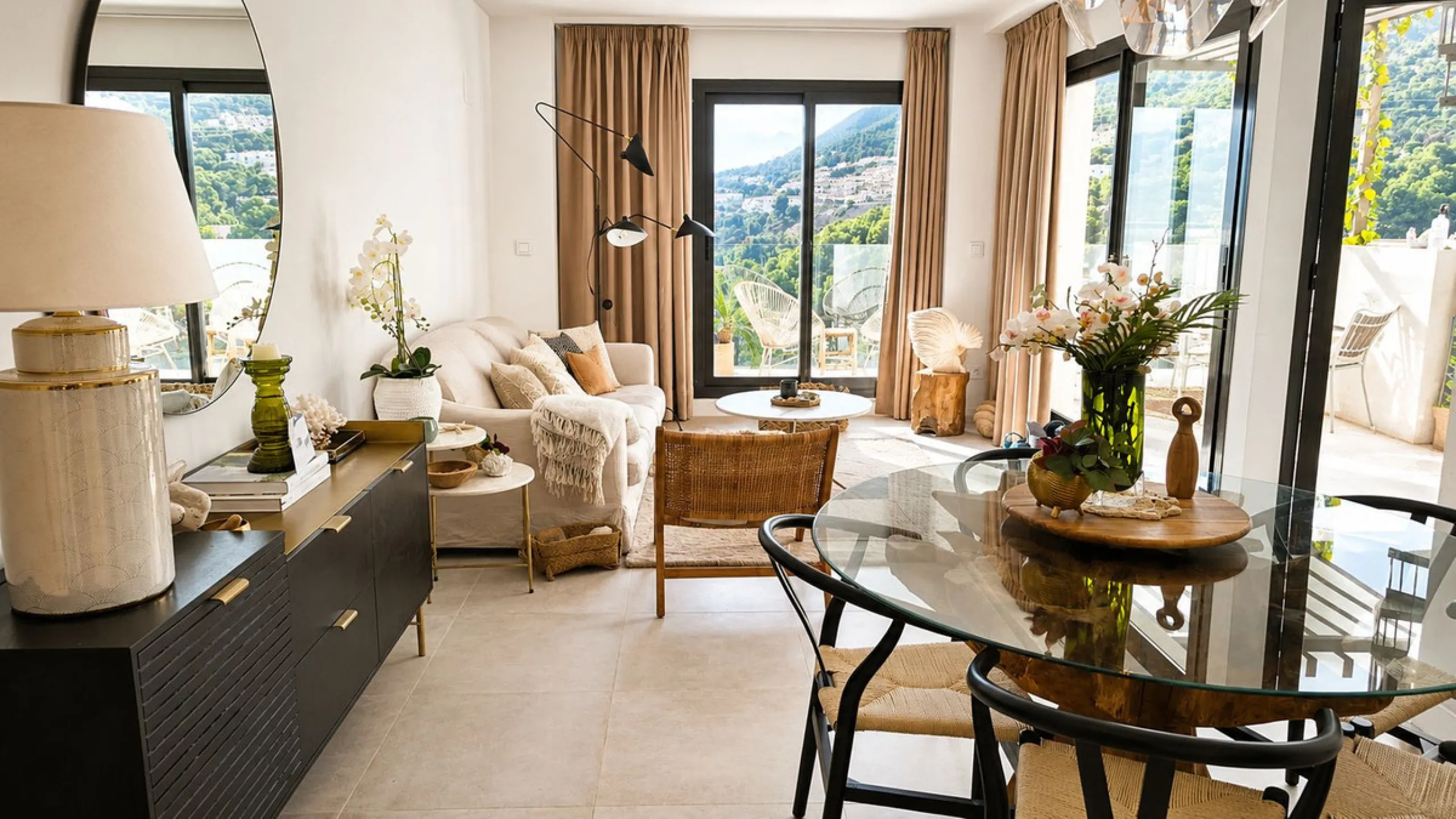 This penthouse in Benalmadena is listed at €545,000 and offers 84 m² of interior living space with two bedrooms, two bathrooms, direct access to a 71 m² total terrace area including a private rooftop solarium, plus two parking spaces and a storage room—al