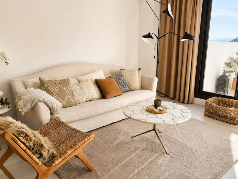 This penthouse in Benalmadena is listed at €545,000 and offers 84 m² of interior living space with two bedrooms, two bathrooms, direct access to a 71 m² total terrace area including a private rooftop solarium, plus two parking spaces and a storage room—al