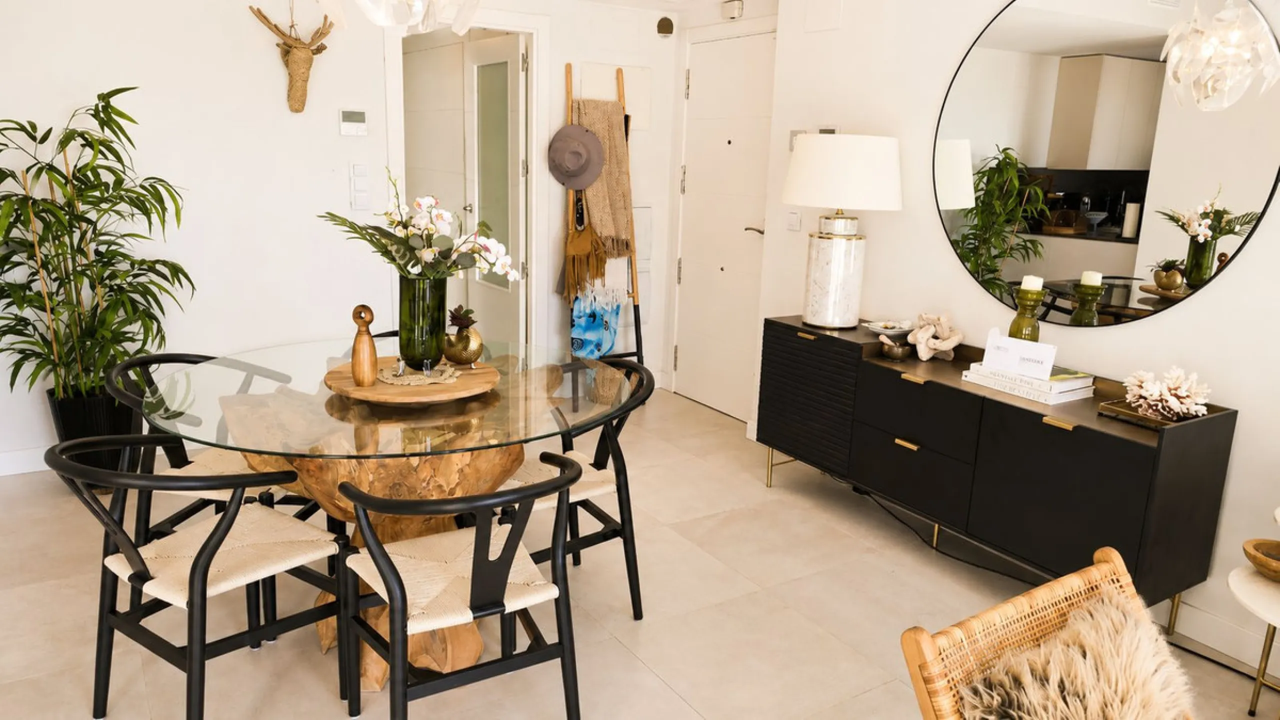 This penthouse in Benalmadena is listed at €545,000 and offers 84 m² of interior living space with two bedrooms, two bathrooms, direct access to a 71 m² total terrace area including a private rooftop solarium, plus two parking spaces and a storage room—al