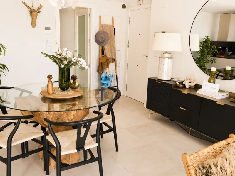 This penthouse in Benalmadena is listed at €545,000 and offers 84 m² of interior living space with two bedrooms, two bathrooms, direct access to a 71 m² total terrace area including a private rooftop solarium, plus two parking spaces and a storage room—al