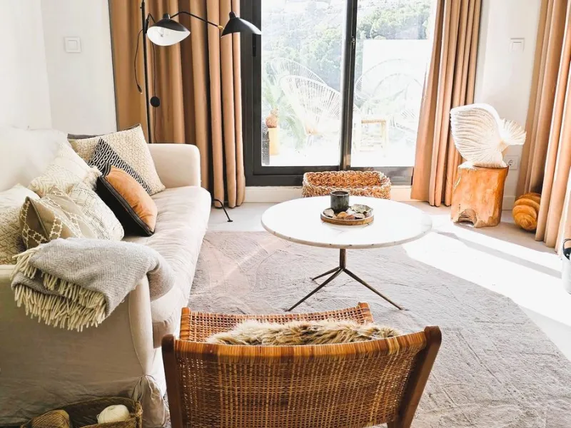 This penthouse in Benalmadena is listed at €545,000 and offers 84 m² of interior living space with two bedrooms, two bathrooms, direct access to a 71 m² total terrace area including a private rooftop solarium, plus two parking spaces and a storage room—al