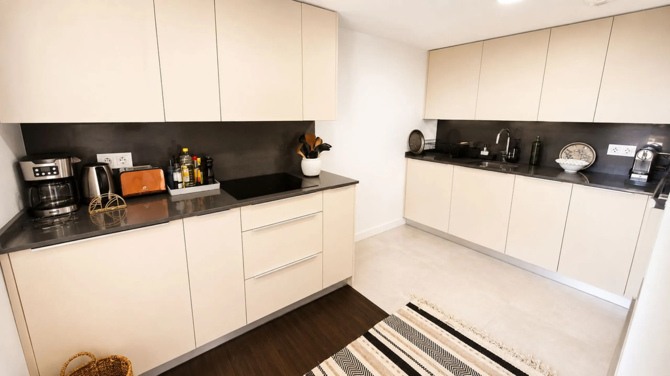 This penthouse in Benalmadena is listed at €545,000 and offers 84 m² of interior living space with two bedrooms, two bathrooms, direct access to a 71 m² total terrace area including a private rooftop solarium, plus two parking spaces and a storage room—al