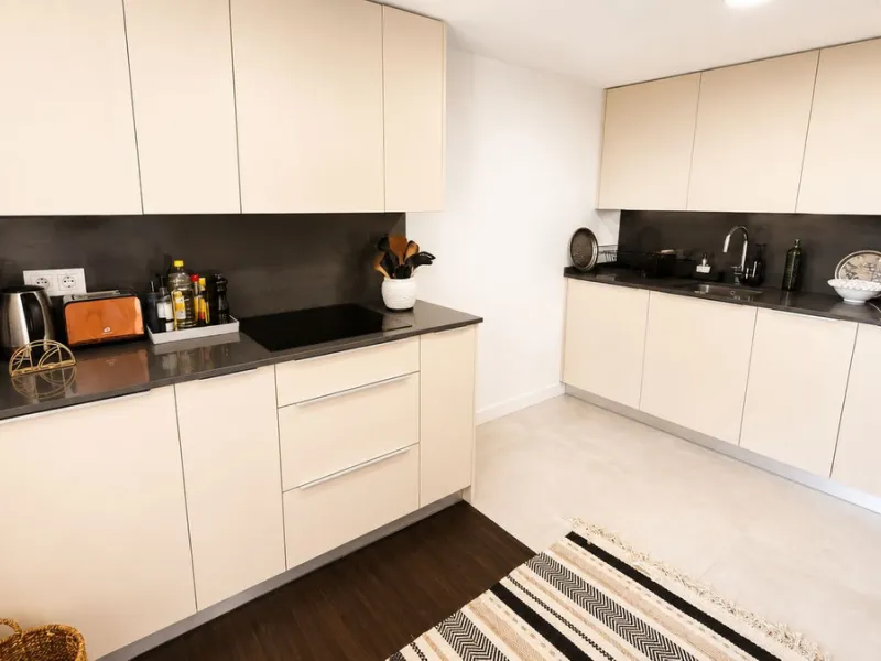 This penthouse in Benalmadena is listed at €545,000 and offers 84 m² of interior living space with two bedrooms, two bathrooms, direct access to a 71 m² total terrace area including a private rooftop solarium, plus two parking spaces and a storage room—al
