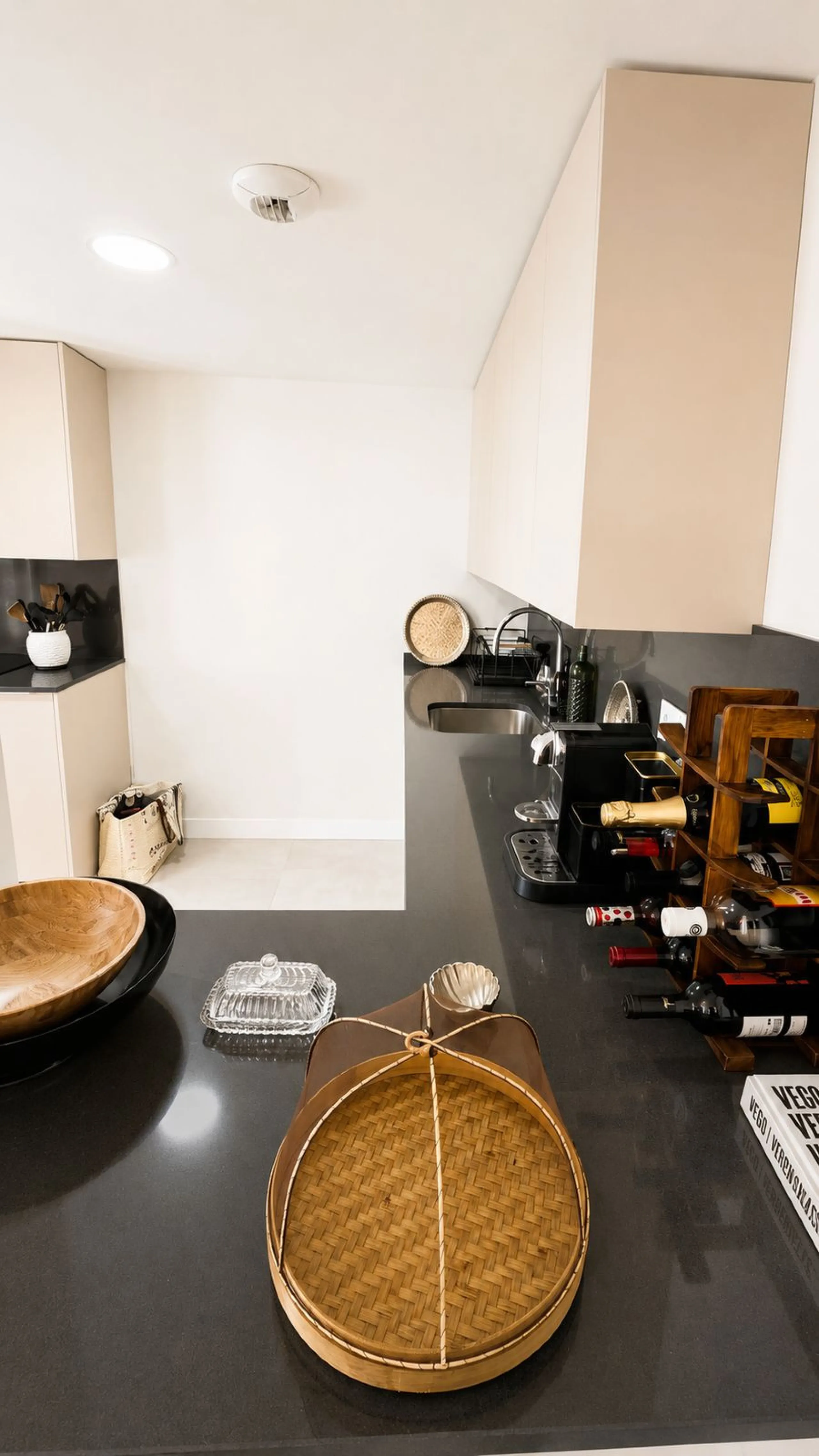 This penthouse in Benalmadena is listed at €545,000 and offers 84 m² of interior living space with two bedrooms, two bathrooms, direct access to a 71 m² total terrace area including a private rooftop solarium, plus two parking spaces and a storage room—al