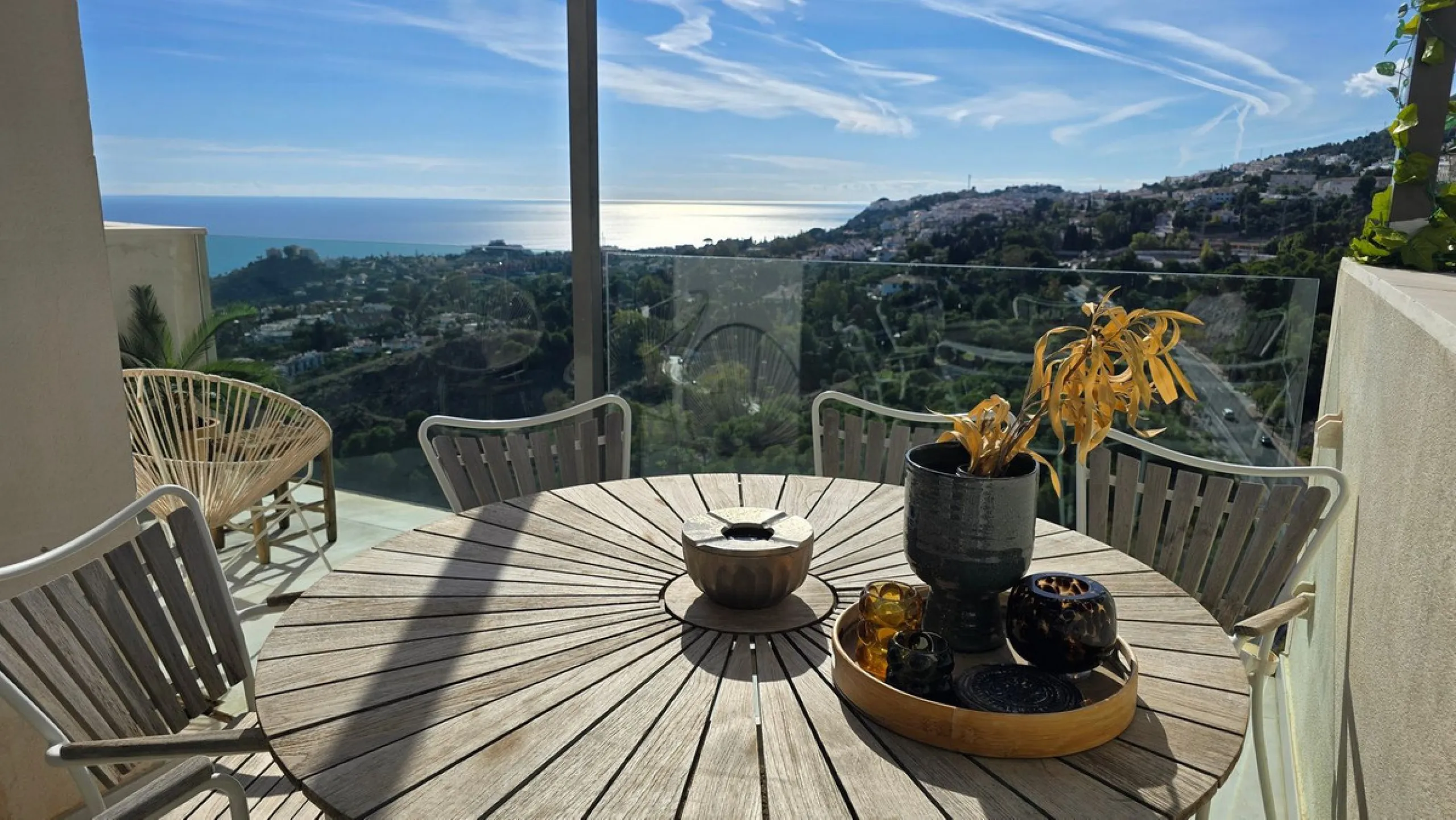 This penthouse in Benalmadena is listed at €545,000 and offers 84 m² of interior living space with two bedrooms, two bathrooms, direct access to a 71 m² total terrace area including a private rooftop solarium, plus two parking spaces and a storage room—al