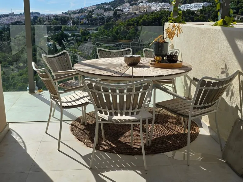 This penthouse in Benalmadena is listed at €545,000 and offers 84 m² of interior living space with two bedrooms, two bathrooms, direct access to a 71 m² total terrace area including a private rooftop solarium, plus two parking spaces and a storage room—al