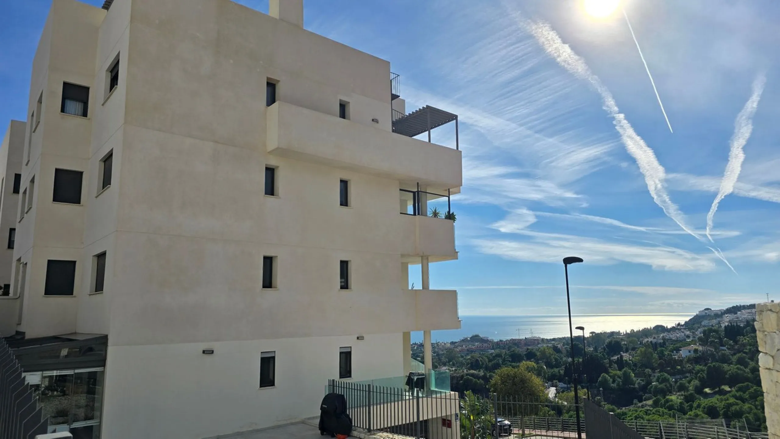 This penthouse in Benalmadena is listed at €545,000 and offers 84 m² of interior living space with two bedrooms, two bathrooms, direct access to a 71 m² total terrace area including a private rooftop solarium, plus two parking spaces and a storage room—al