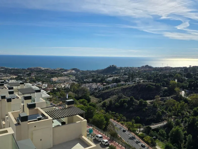 This penthouse in Benalmadena is listed at €545,000 and offers 84 m² of interior living space with two bedrooms, two bathrooms, direct access to a 71 m² total terrace area including a private rooftop solarium, plus two parking spaces and a storage room—al