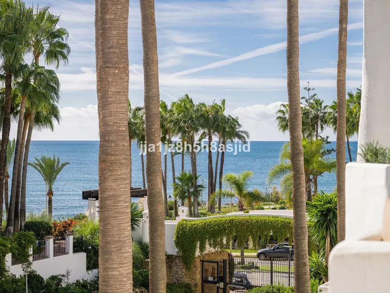 Exclusive  3-Bedroom Apartment in Jardin Persa, Puente Romano
