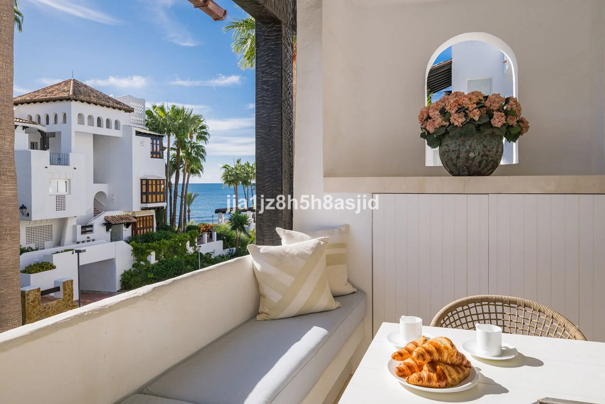 Exclusive  3-Bedroom Apartment in Jardin Persa, Puente Romano