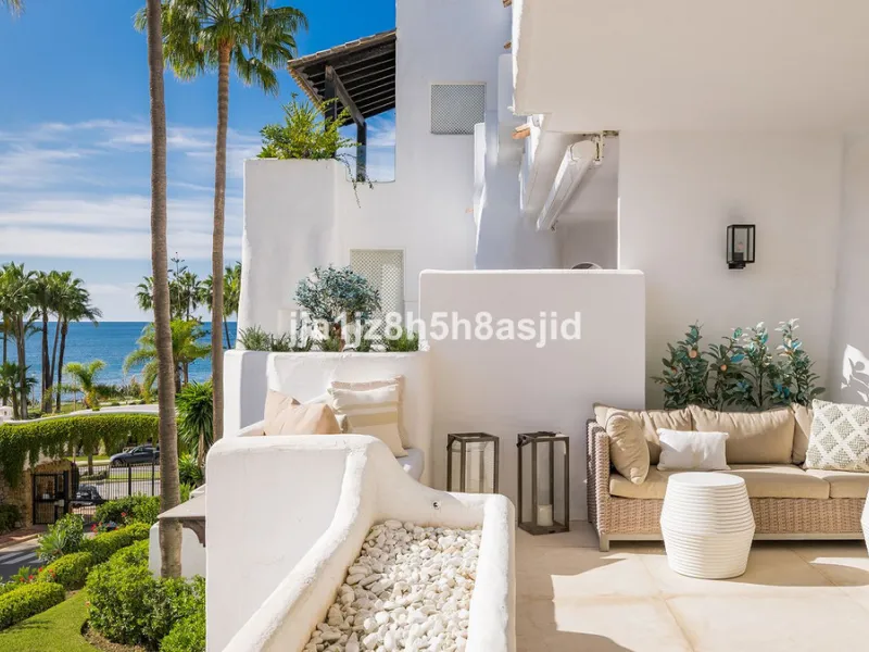 Exclusive  3-Bedroom Apartment in Jardin Persa, Puente Romano