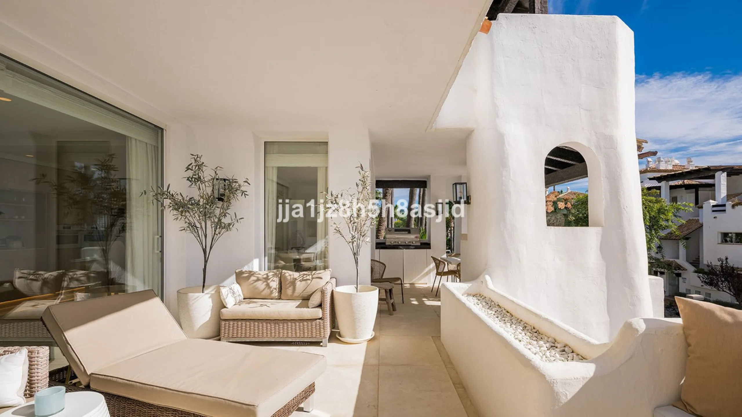 Exclusive  3-Bedroom Apartment in Jardin Persa, Puente Romano