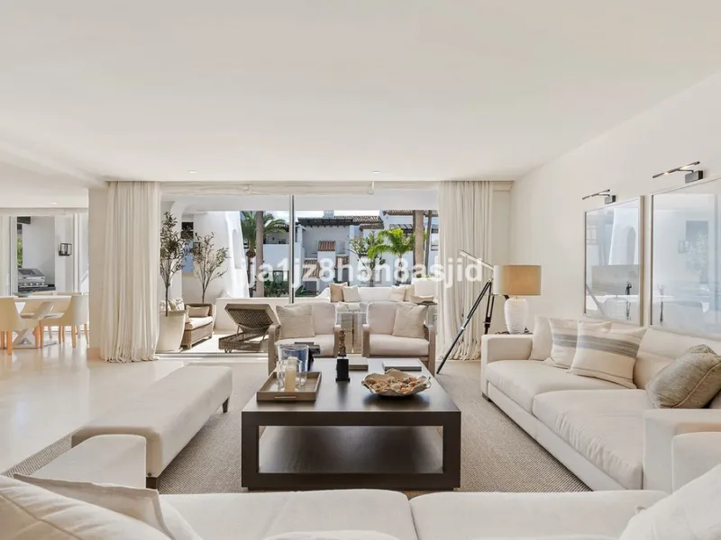 Exclusive  3-Bedroom Apartment in Jardin Persa, Puente Romano