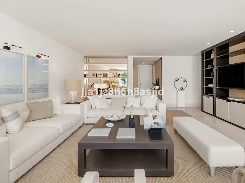 Exclusive  3-Bedroom Apartment in Jardin Persa, Puente Romano