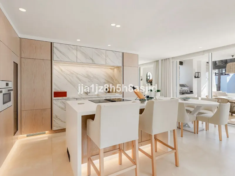 Exclusive  3-Bedroom Apartment in Jardin Persa, Puente Romano