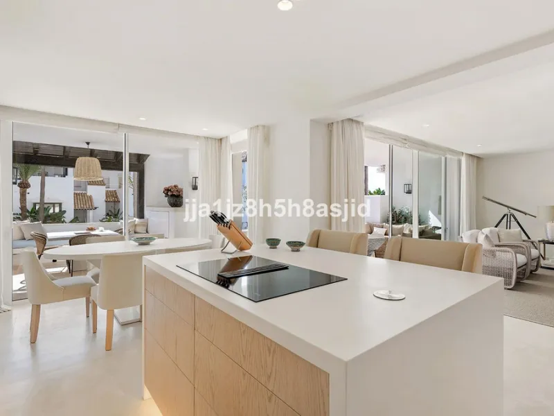 Exclusive  3-Bedroom Apartment in Jardin Persa, Puente Romano