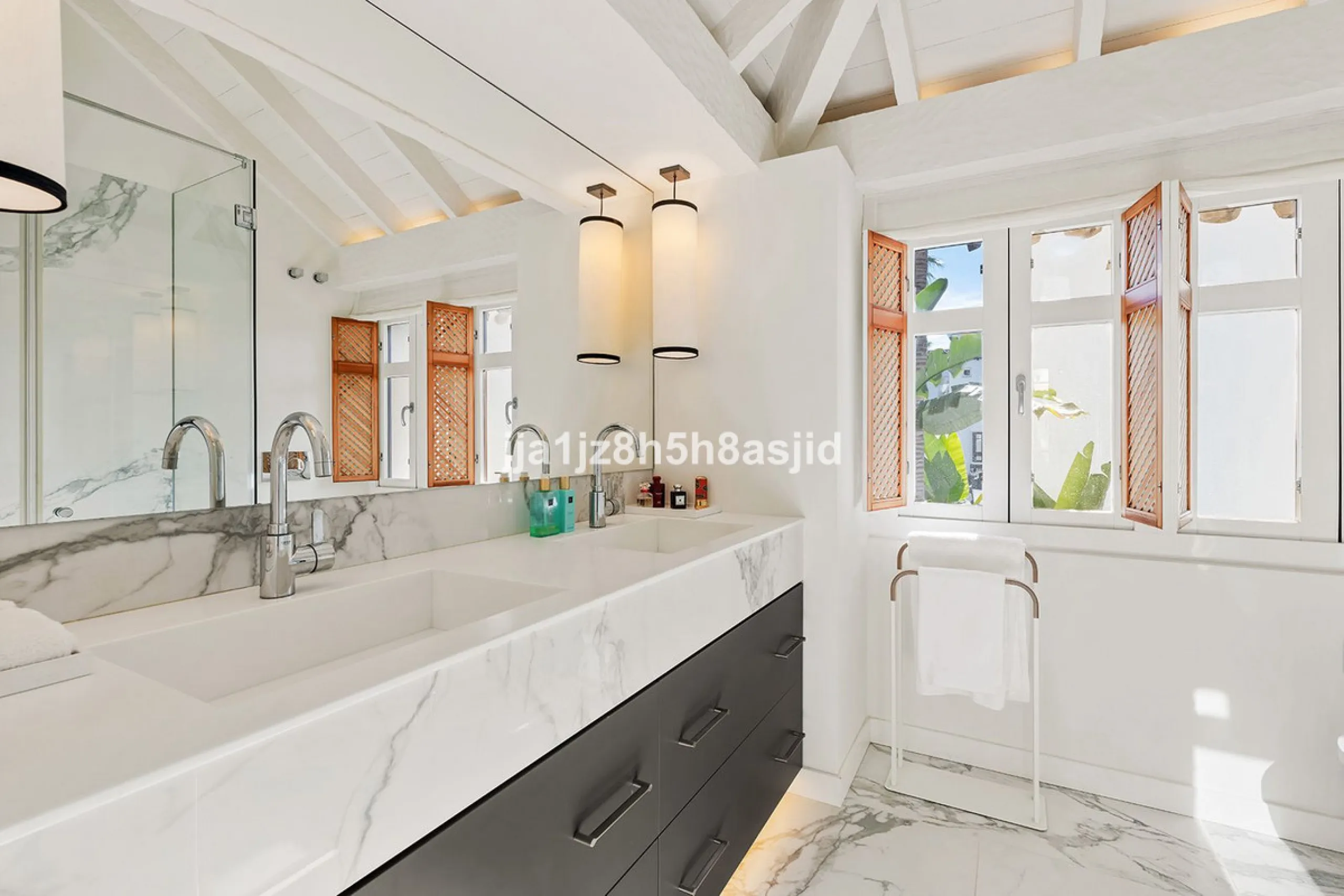 Exclusive  3-Bedroom Apartment in Jardin Persa, Puente Romano