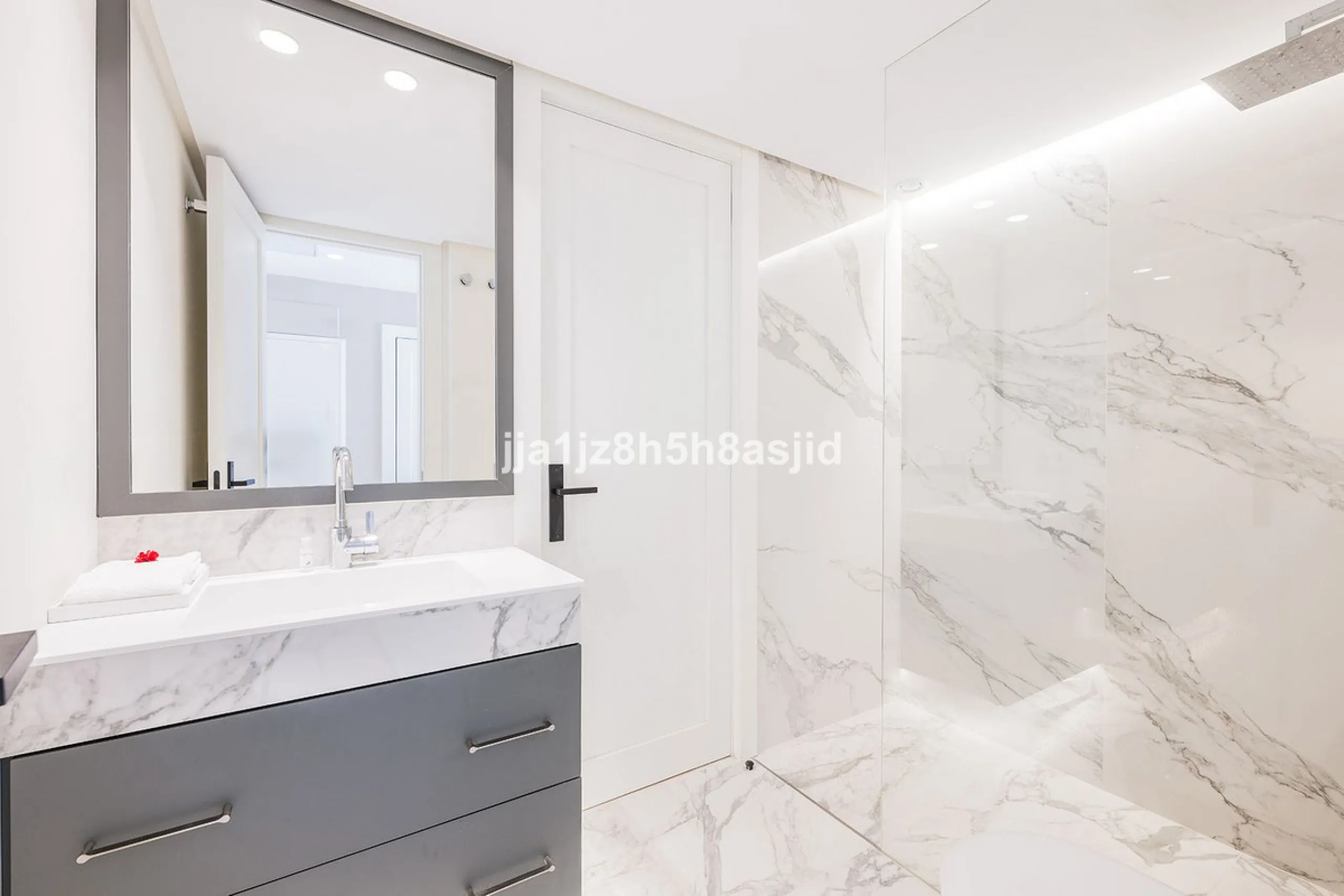 Exclusive  3-Bedroom Apartment in Jardin Persa, Puente Romano
