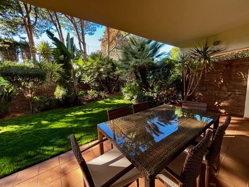 Discover this elegant 2-bedroom, 2-bathroom ground-floor apartment located in the sought-after Milenio complex in Miraflores, perfectly positioned front line to the golf course. This charming home combines comfort, style, and resort-like amenities—ideal f