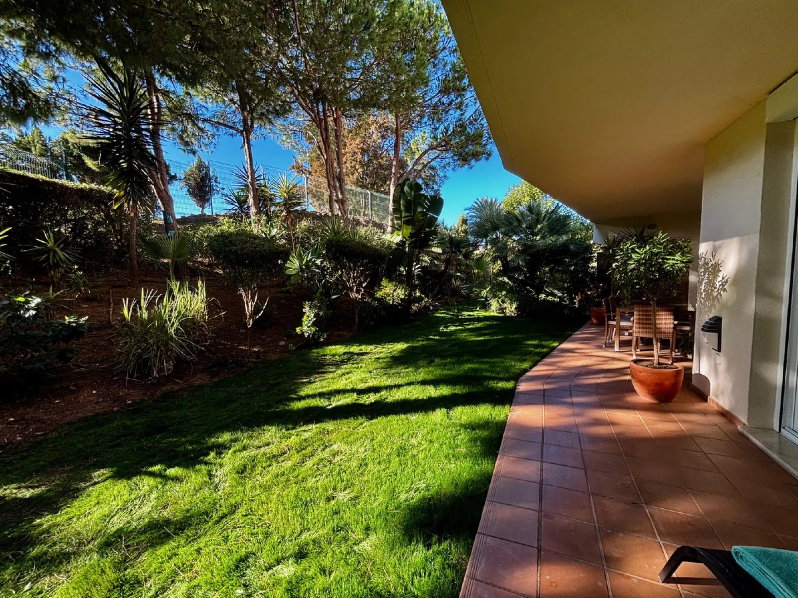 Discover this elegant 2-bedroom, 2-bathroom ground-floor apartment located in the sought-after Milenio complex in Miraflores, perfectly positioned front line to the golf course. This charming home combines comfort, style, and resort-like amenities—ideal f