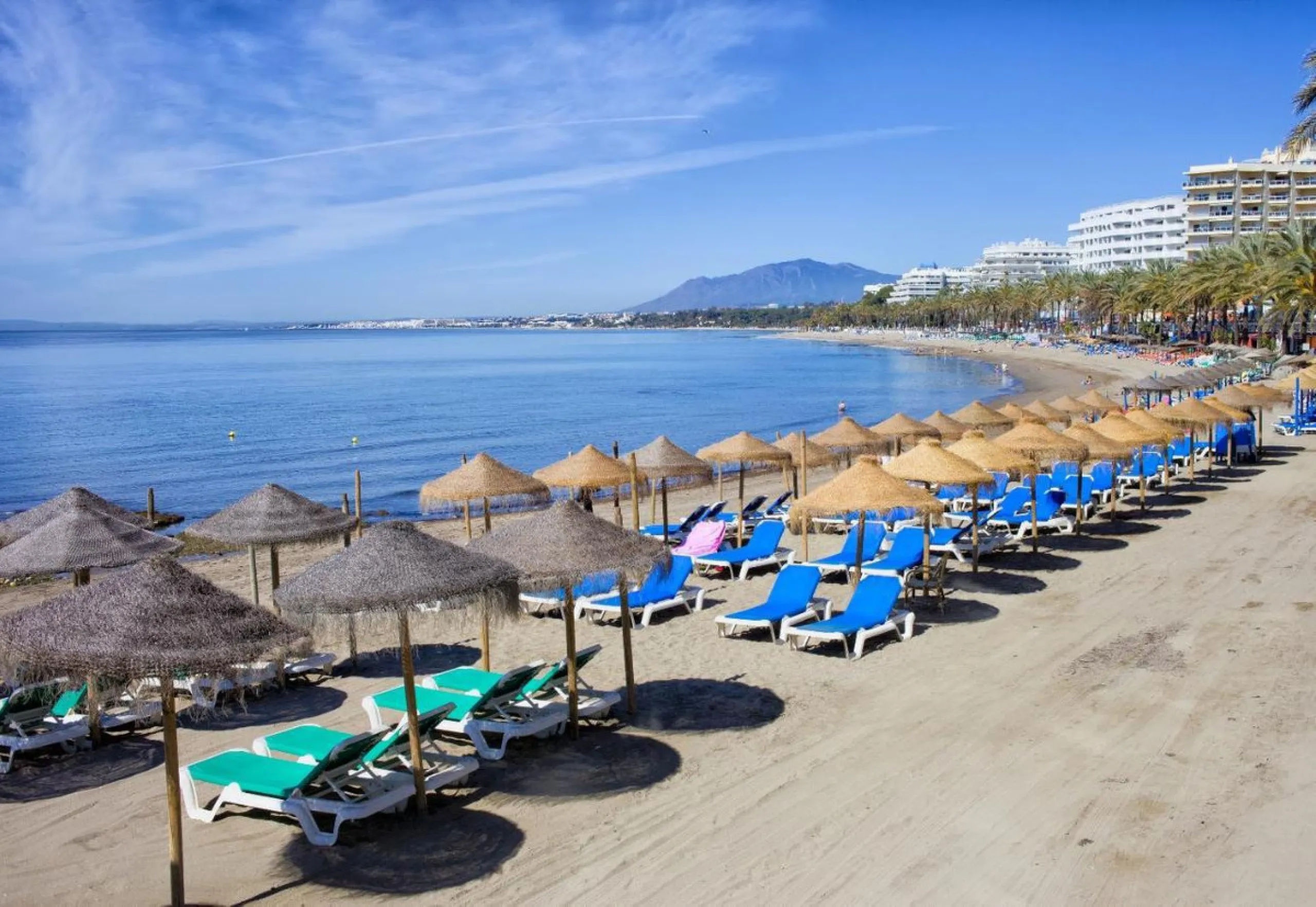 Совершенно новый дом с парковочным местом. Cinderella Marbella — это целый отдельный дом, расположенный в престижном месте в центре Марбельи, с террасой и джакузи. Он расположен в тихом районе, но в 2 минутах от ресторанов, супермаркетов, магазинов... Дом