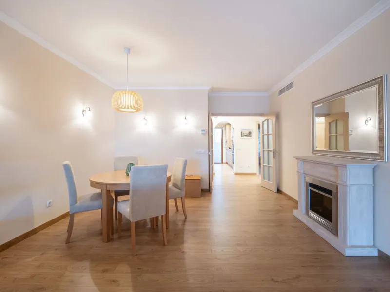 Spacious 2-Bedroom Apartment with Potential to Convert into 3 Bedrooms