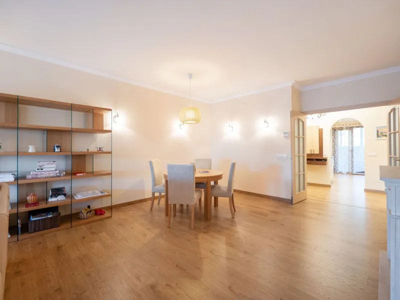 Spacious 2-Bedroom Apartment with Potential to Convert into 3 Bedrooms