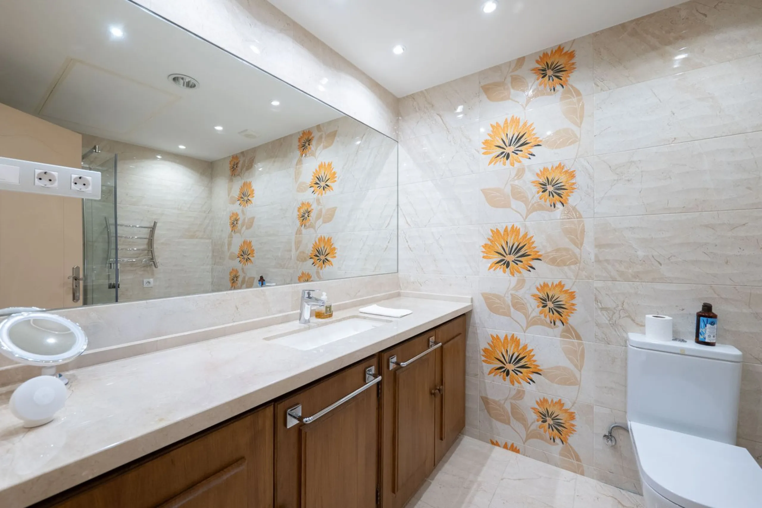 Spacious 2-Bedroom Apartment with Potential to Convert into 3 Bedrooms