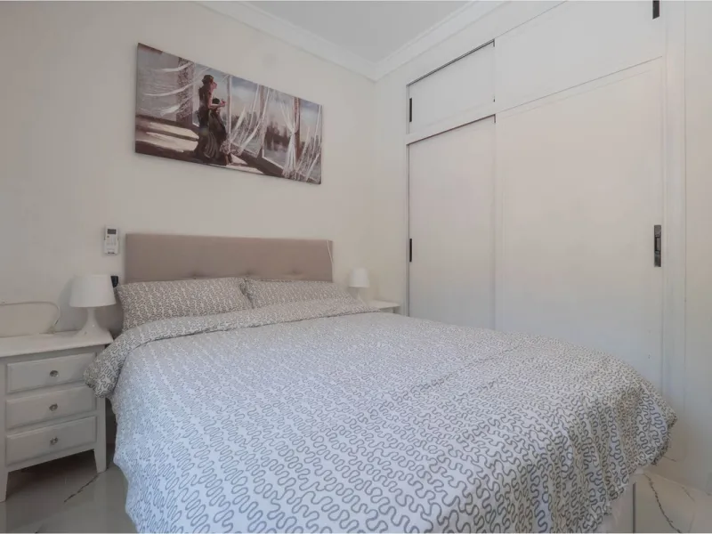 An amazing three-bedroom Villa that has been recently refurbished to a high standard,  located in the country side of Coin and benefits from amazing open panoramic views. The property is entered through a covered entrance porch leading into a hallway that