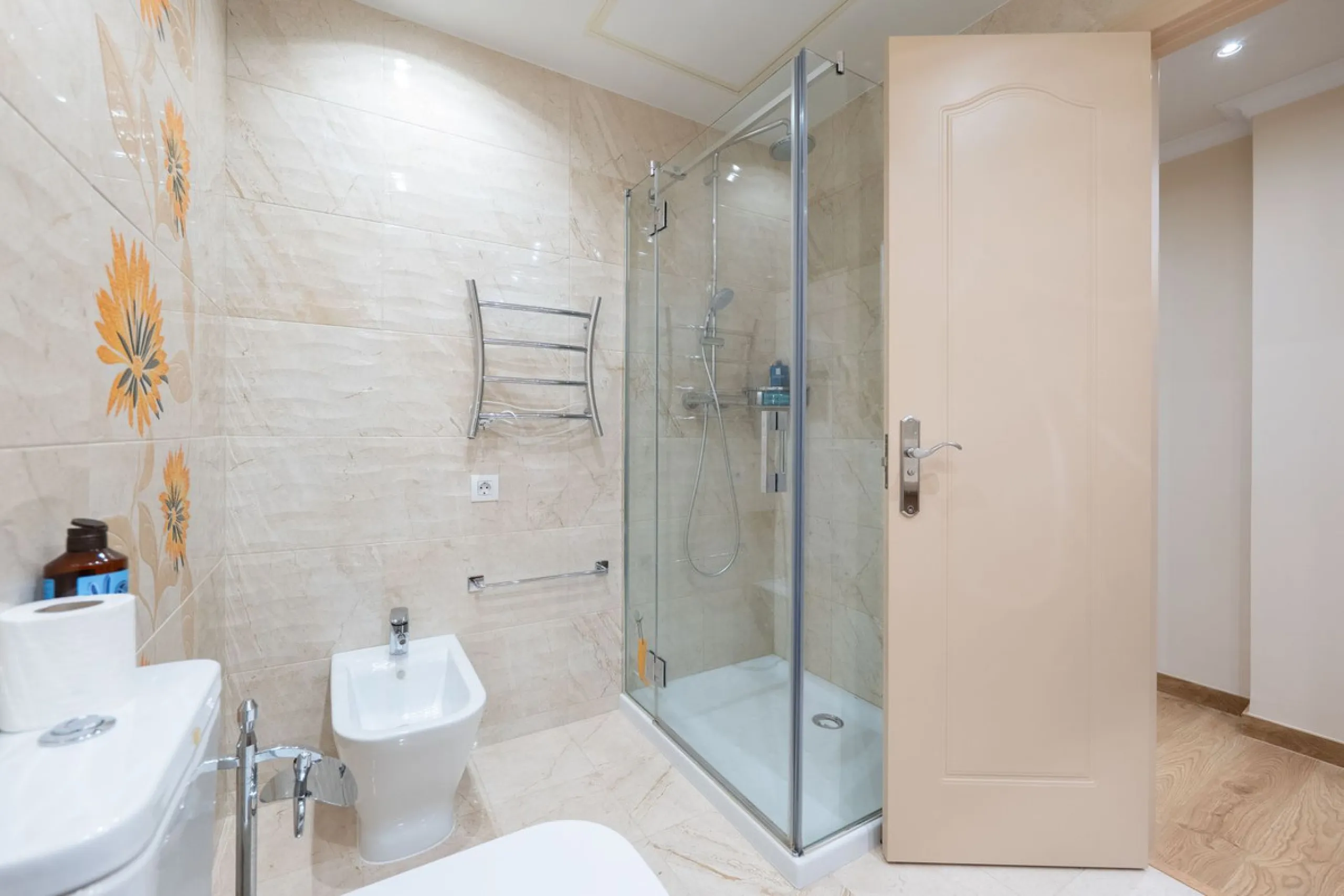 Spacious 2-Bedroom Apartment with Potential to Convert into 3 Bedrooms