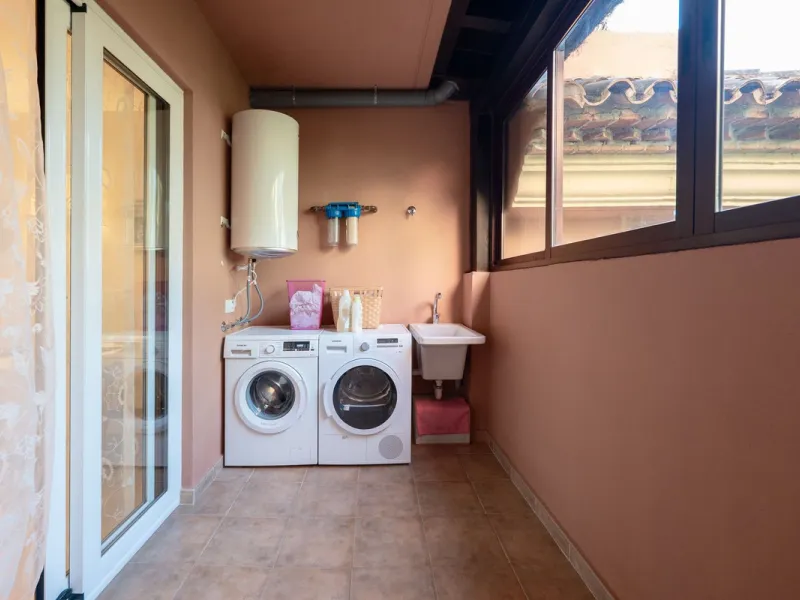 Spacious 2-Bedroom Apartment with Potential to Convert into 3 Bedrooms