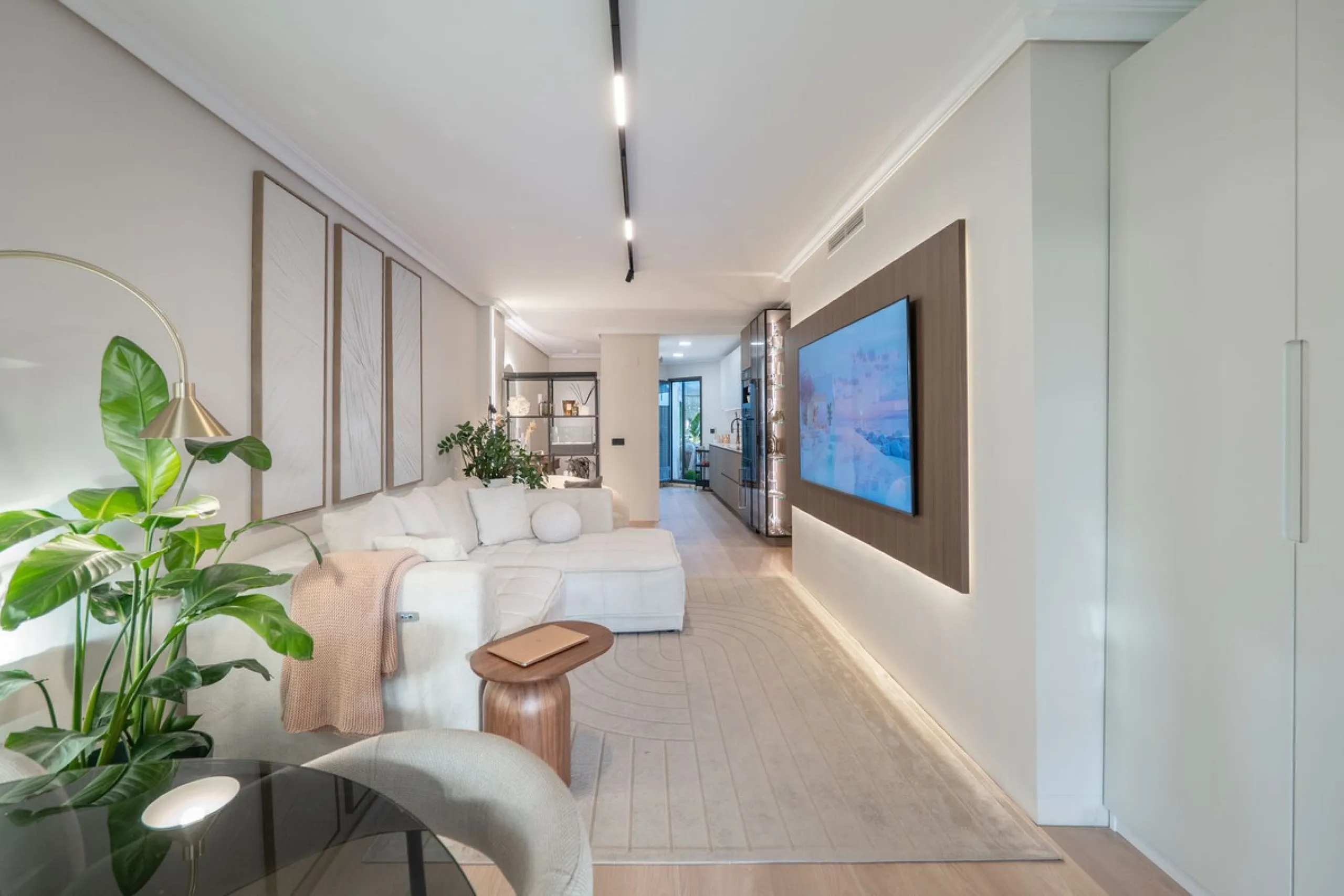 Stylish Ground Floor Apartment with Garden in Sunset Golf