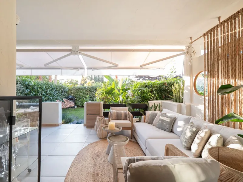 Stylish Ground Floor Apartment with Garden in Sunset Golf