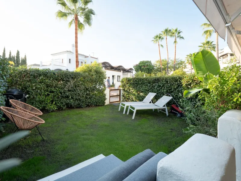 Stylish Ground Floor Apartment with Garden in Sunset Golf