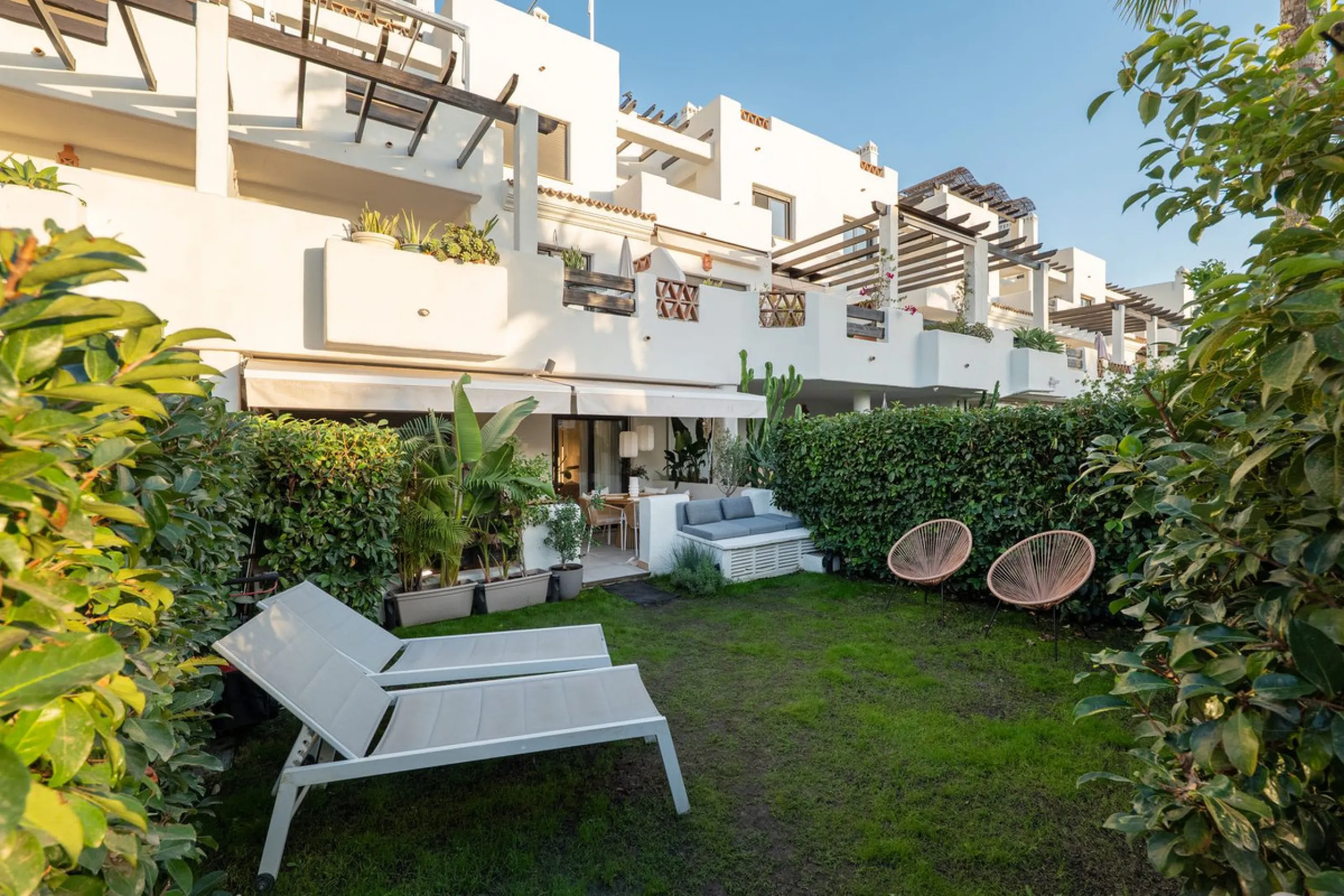 Stylish Ground Floor Apartment with Garden in Sunset Golf