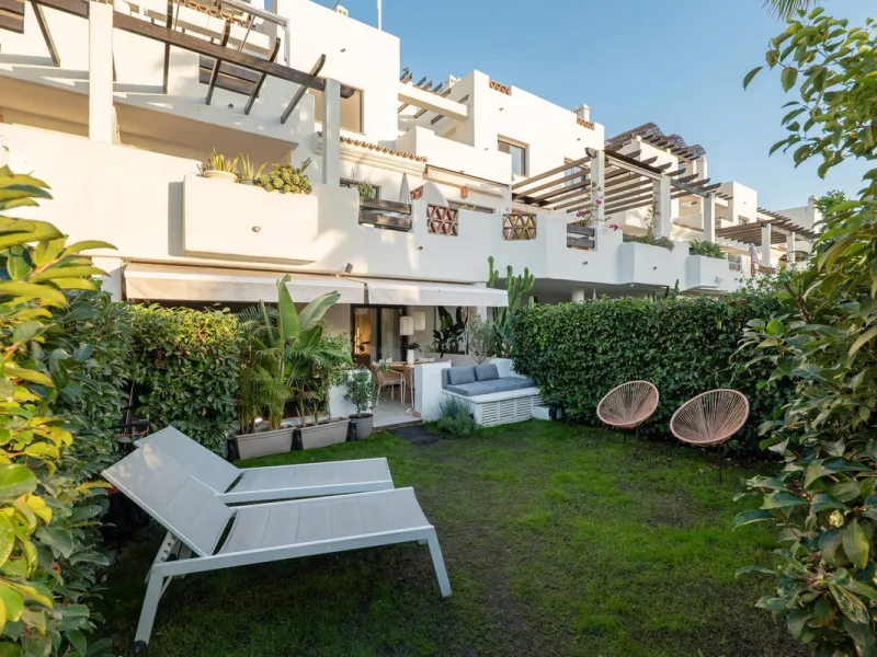 Stylish Ground Floor Apartment with Garden in Sunset Golf