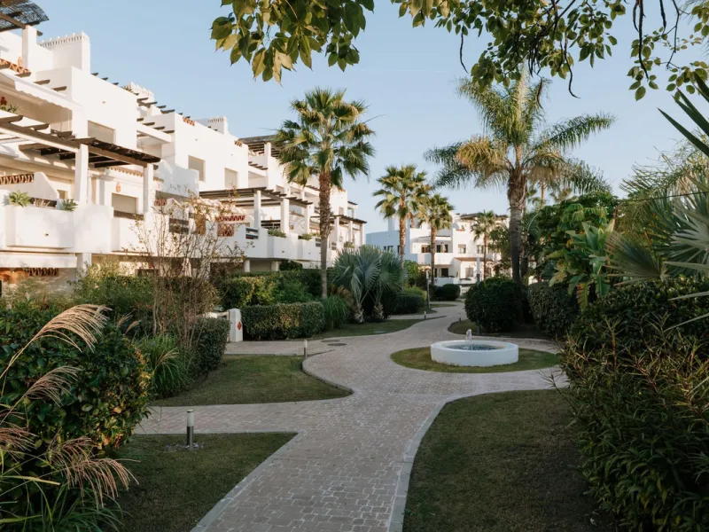 Stylish Ground Floor Apartment with Garden in Sunset Golf