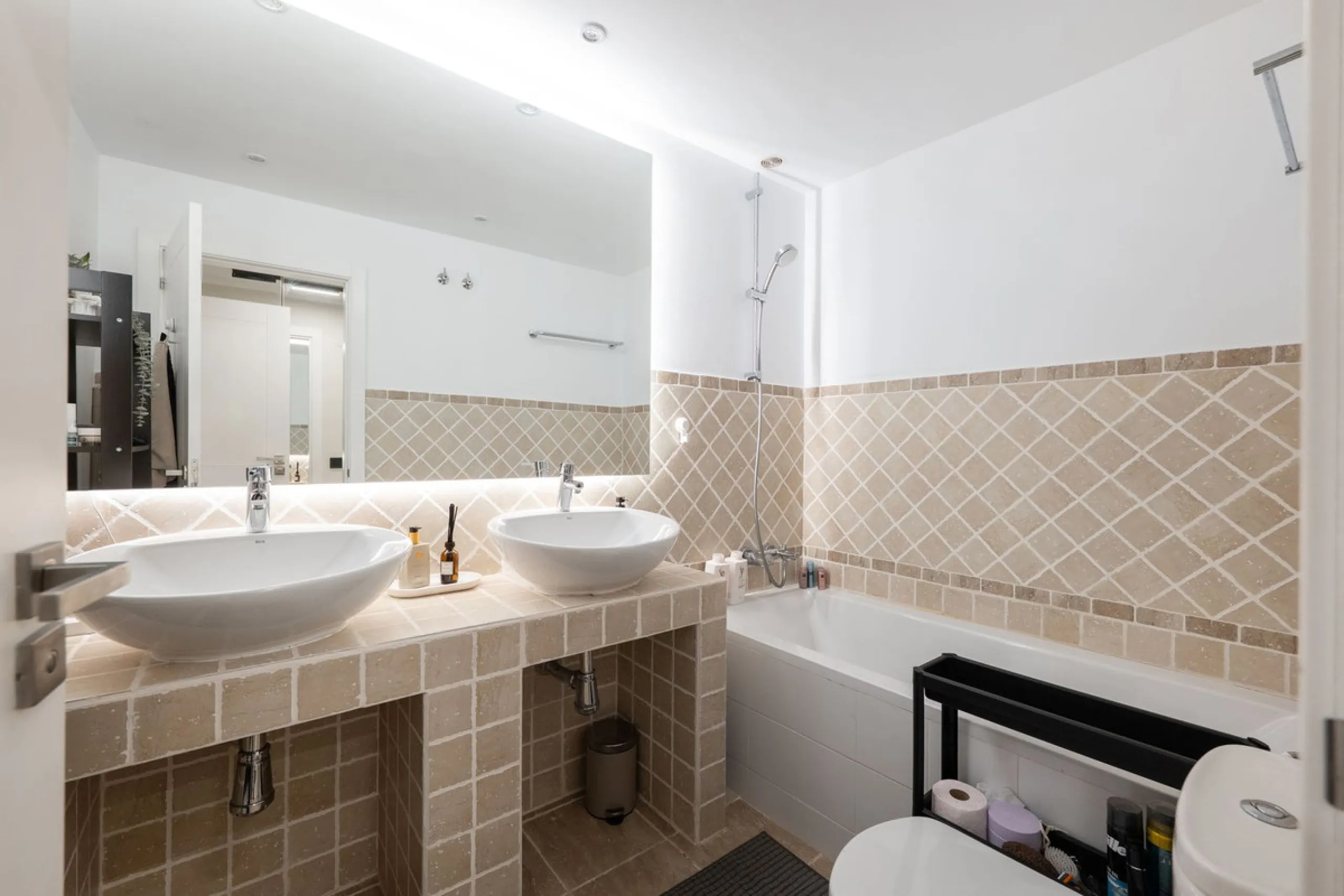 Stylish Ground Floor Apartment with Garden in Sunset Golf