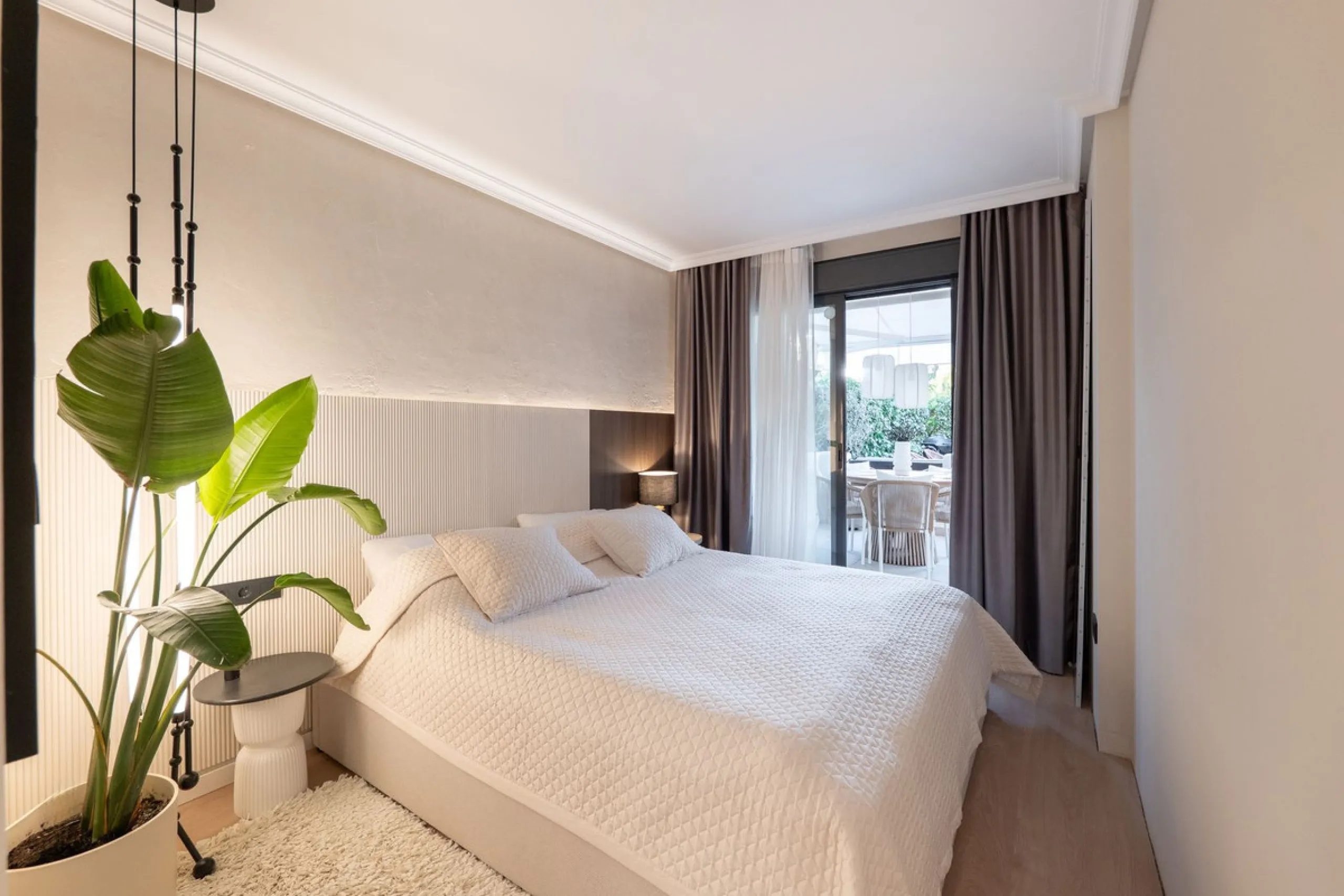 Stylish Ground Floor Apartment with Garden in Sunset Golf