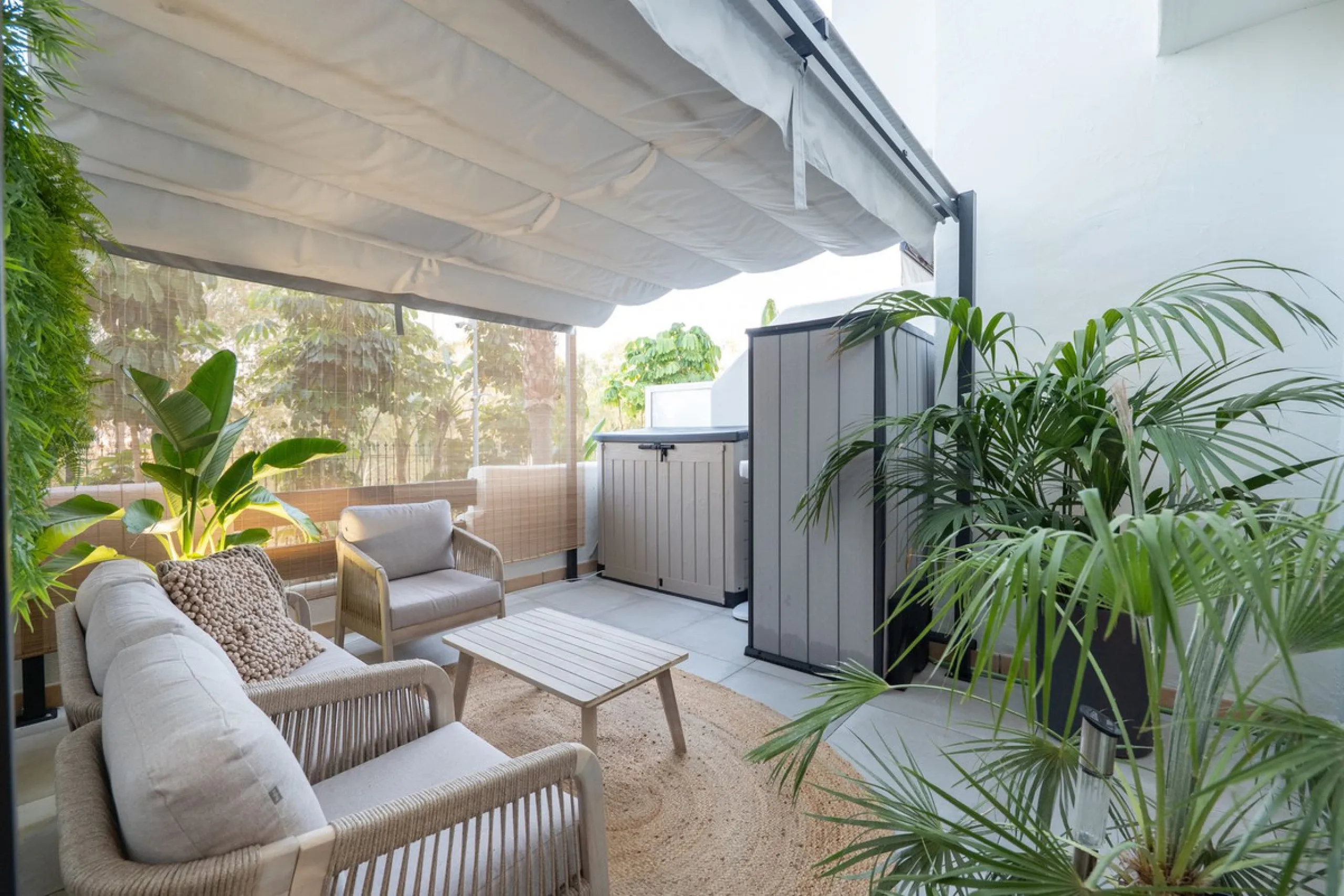 Stylish Ground Floor Apartment with Garden in Sunset Golf
