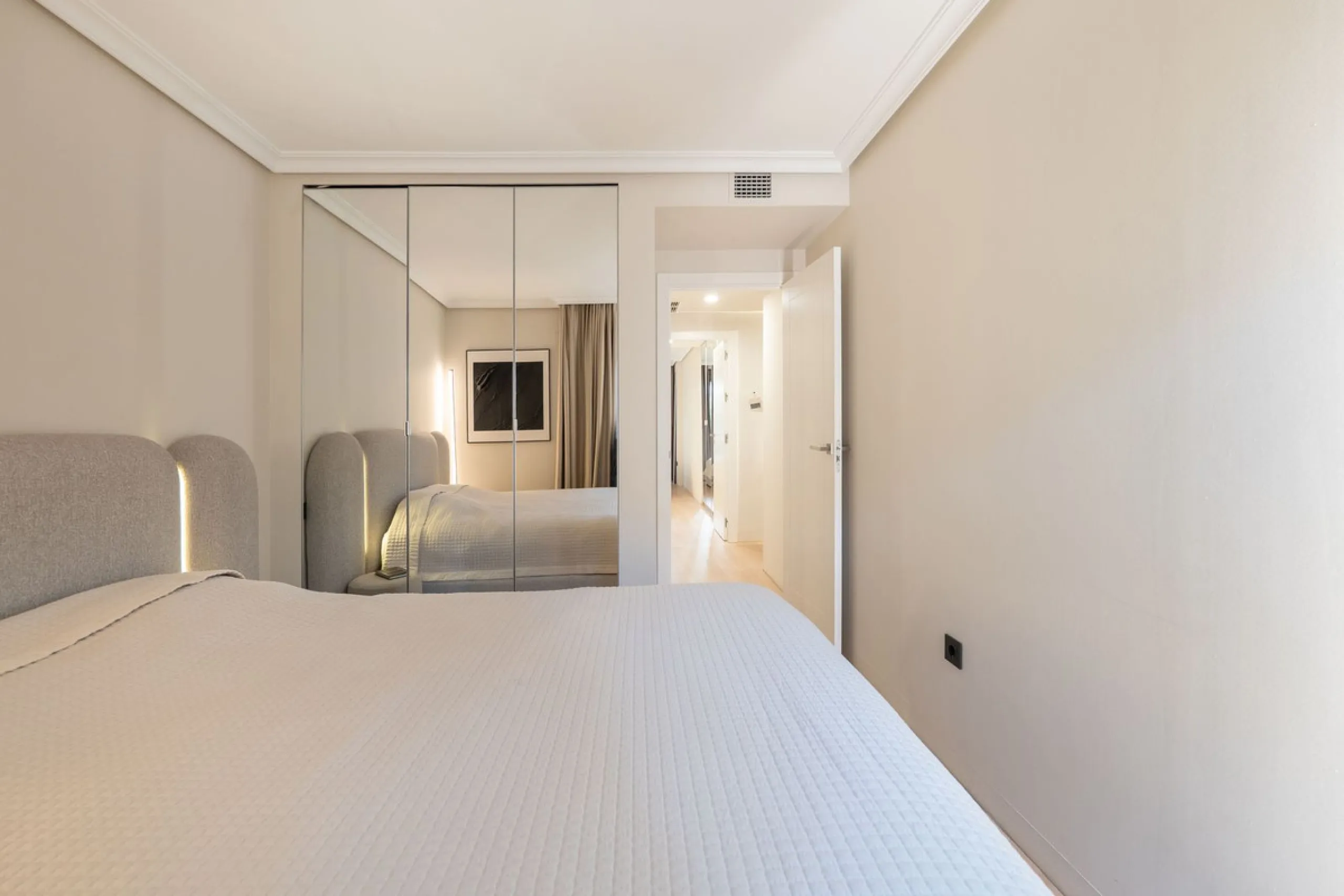 Stylish Ground Floor Apartment with Garden in Sunset Golf