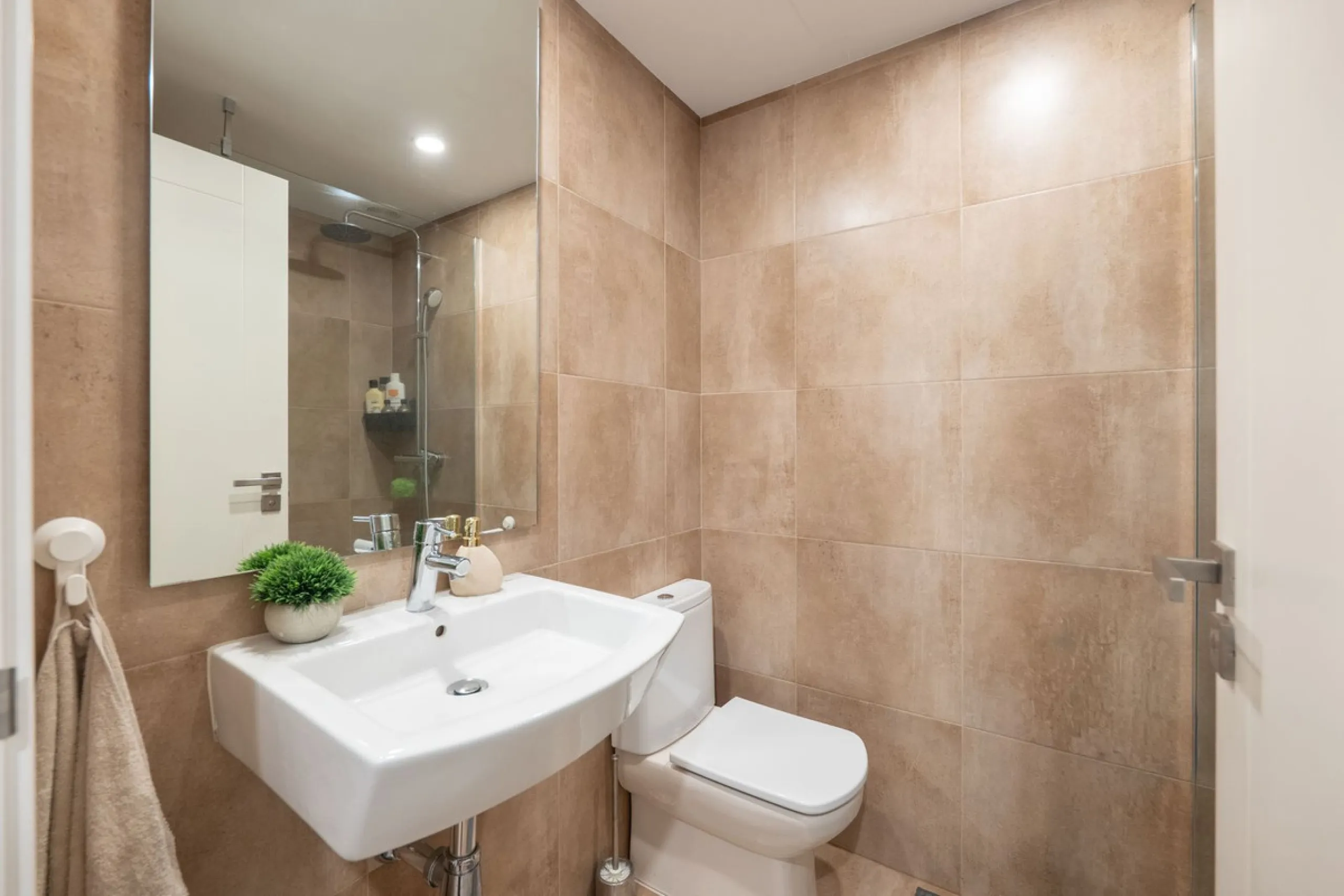 Stylish Ground Floor Apartment with Garden in Sunset Golf