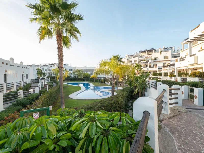 Stylish Ground Floor Apartment with Garden in Sunset Golf