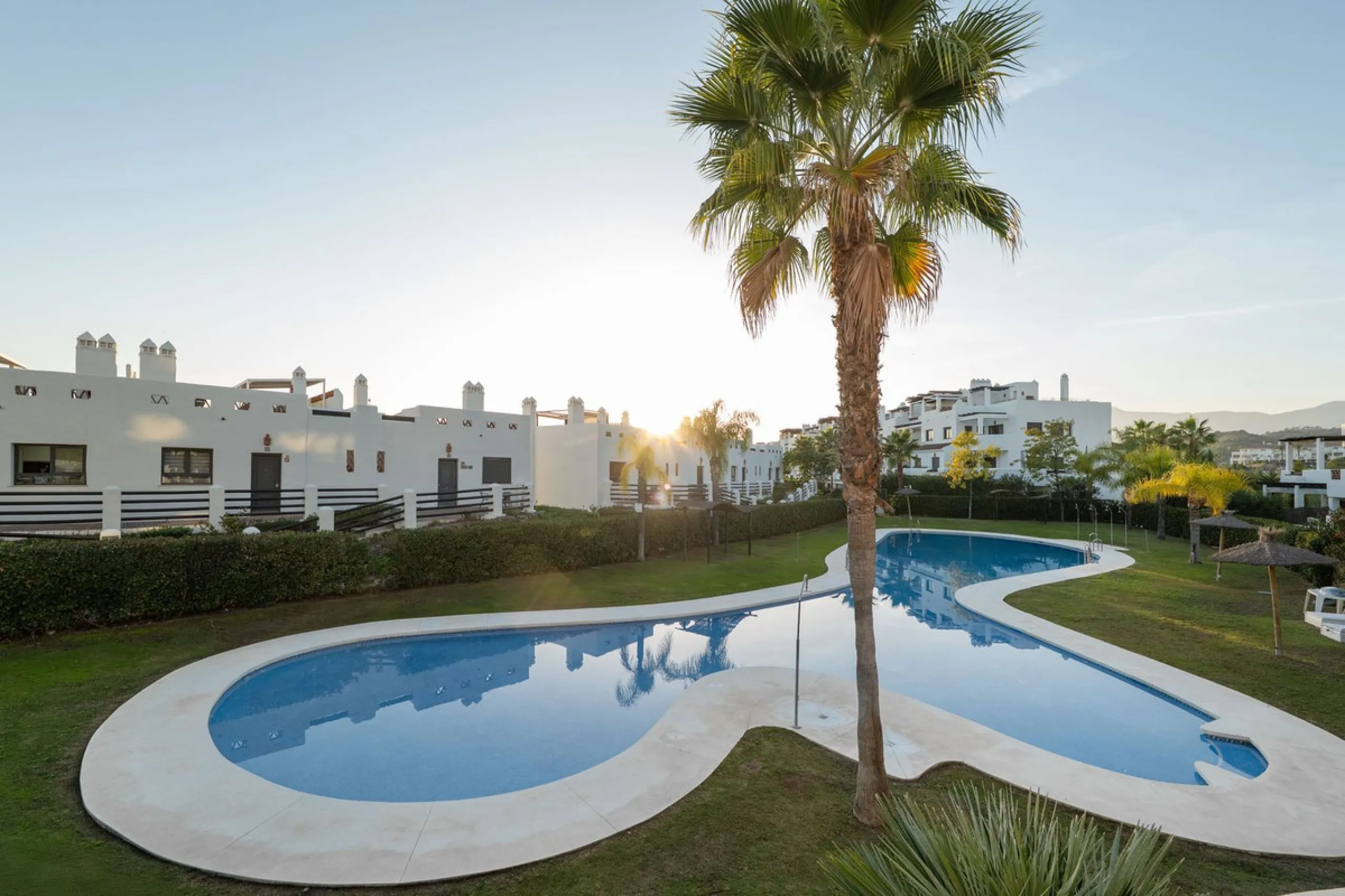 Stylish Ground Floor Apartment with Garden in Sunset Golf
